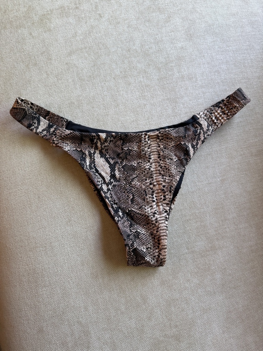 Frankie’s Bikinis Size M